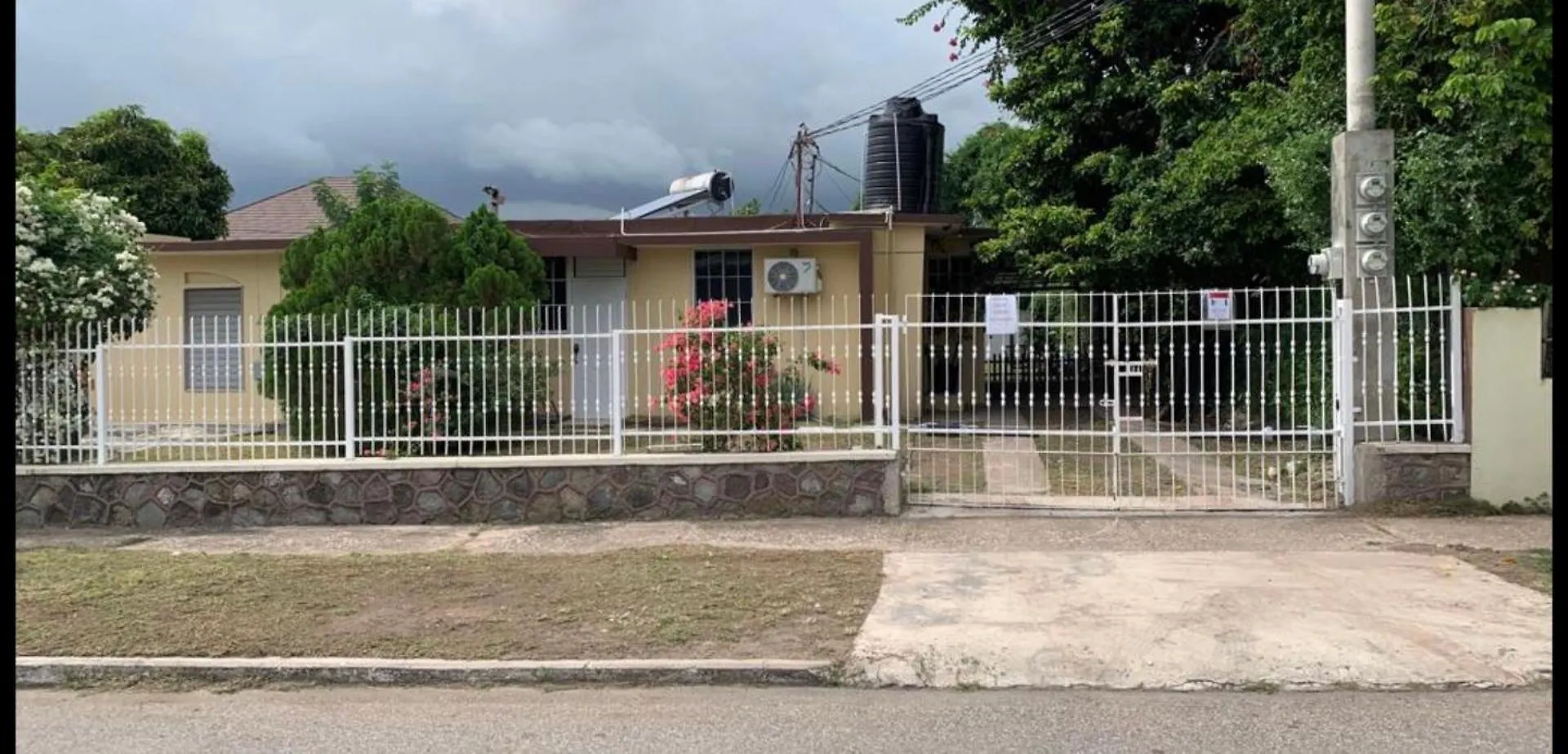 Mona Master Suite Kingston 0*,  Jamaica