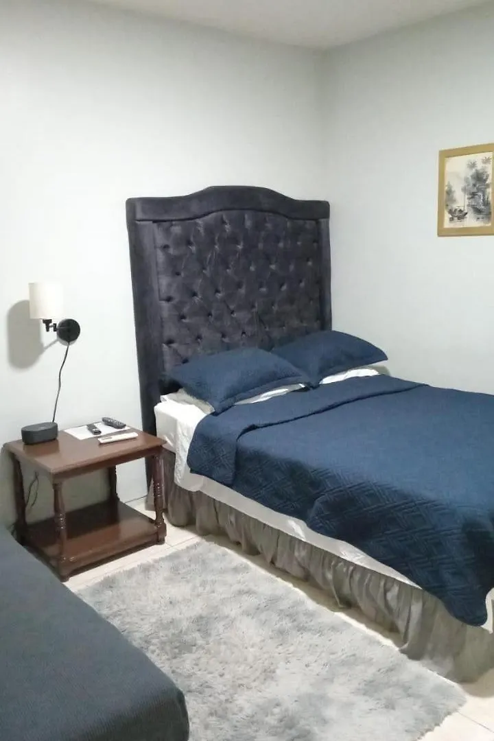 Mona Master Suite Kingston