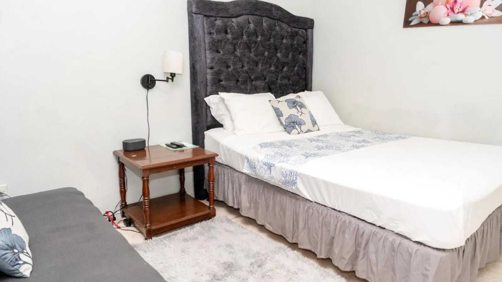 Mona Master Suite Kingston